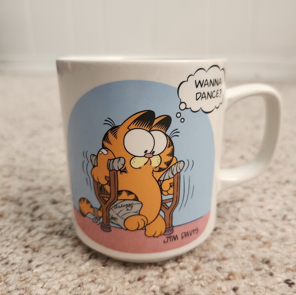 Garfield Broken Leg Wanna Dance Mug